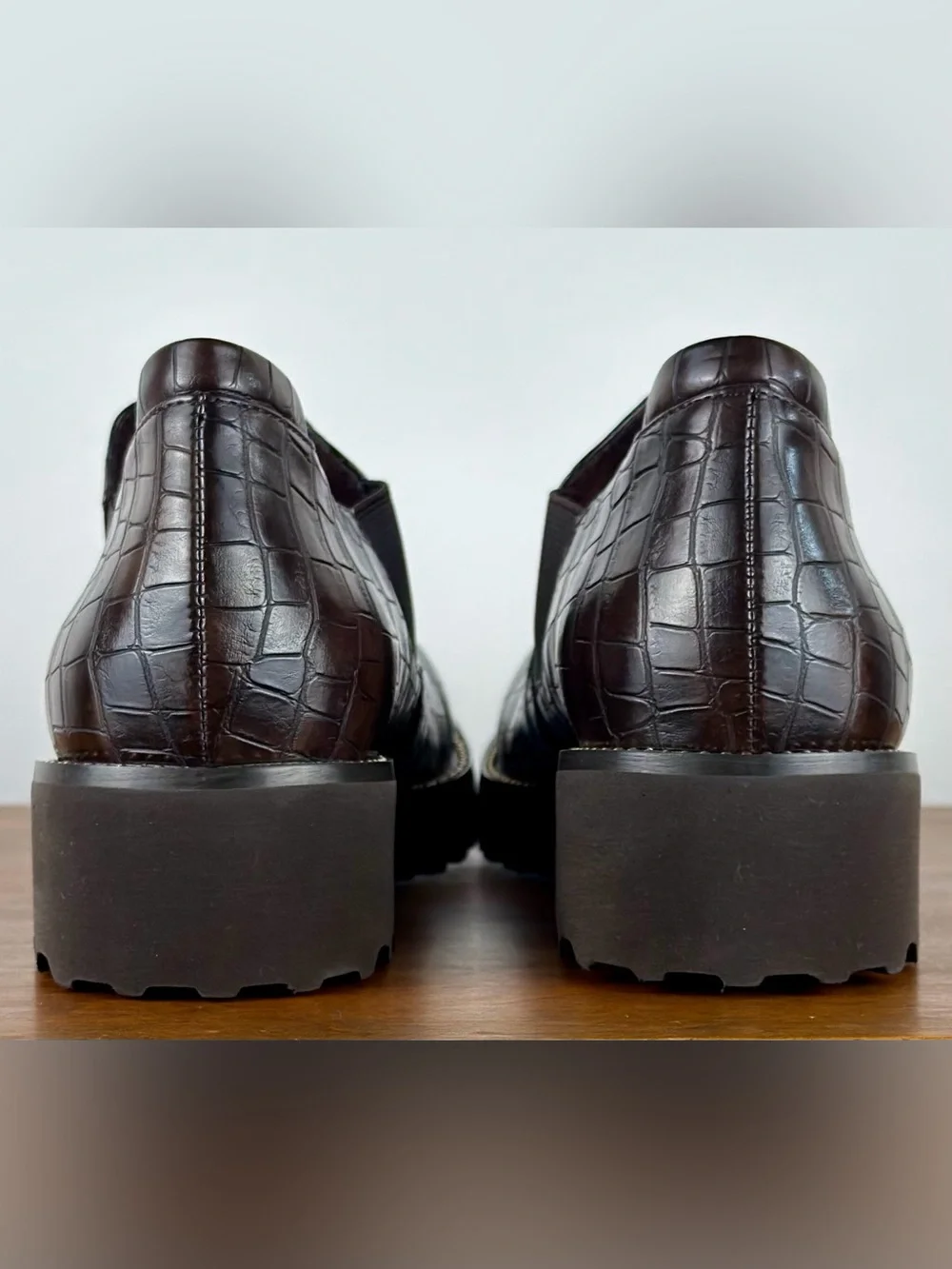 Vaneli Zivana Brown Crocodile Embossed Loafers Shoes Womens 7 Lug Sole New